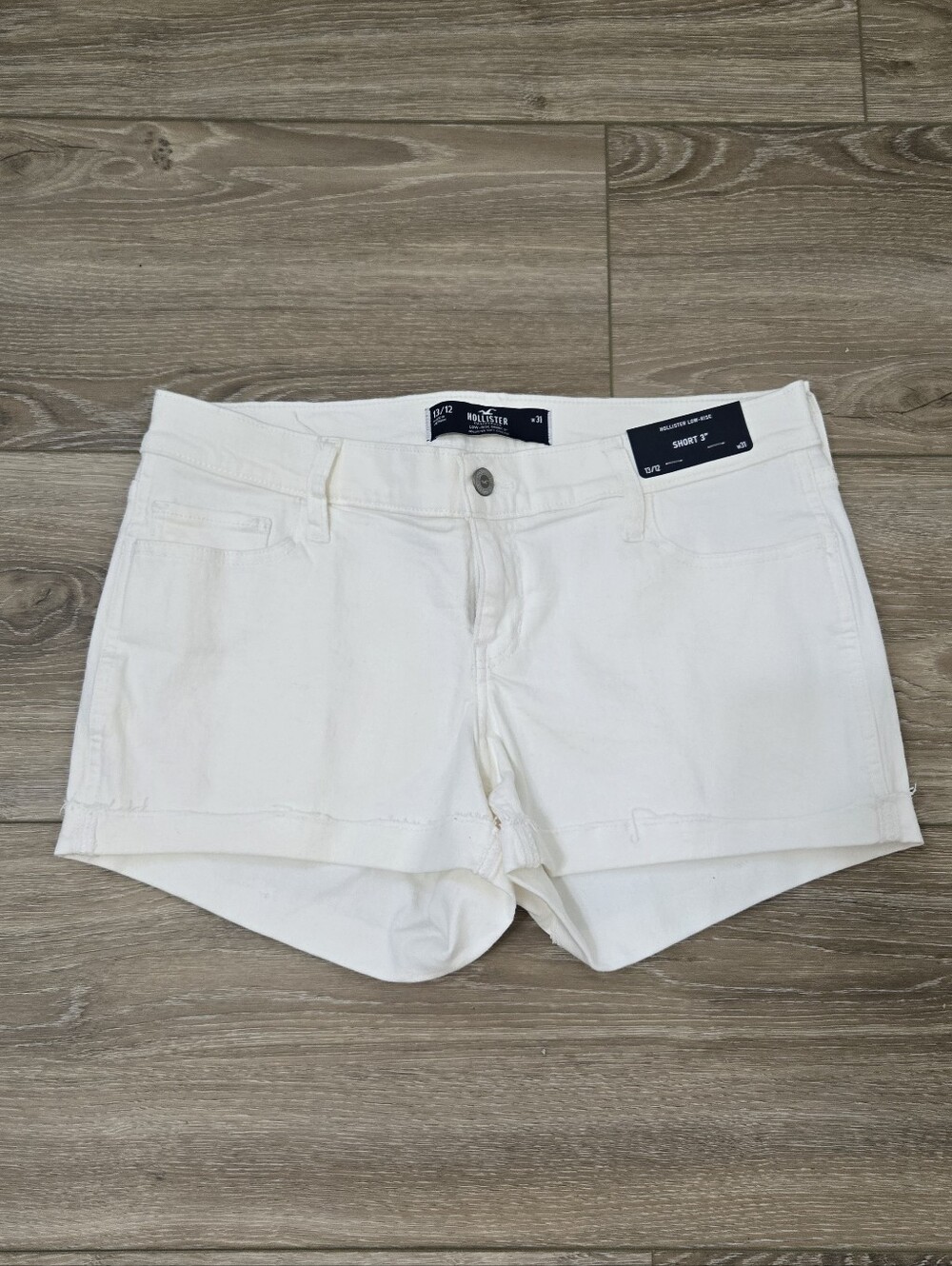 NWT Hollister Low-rise 3" Shorts, 13/12 (31)